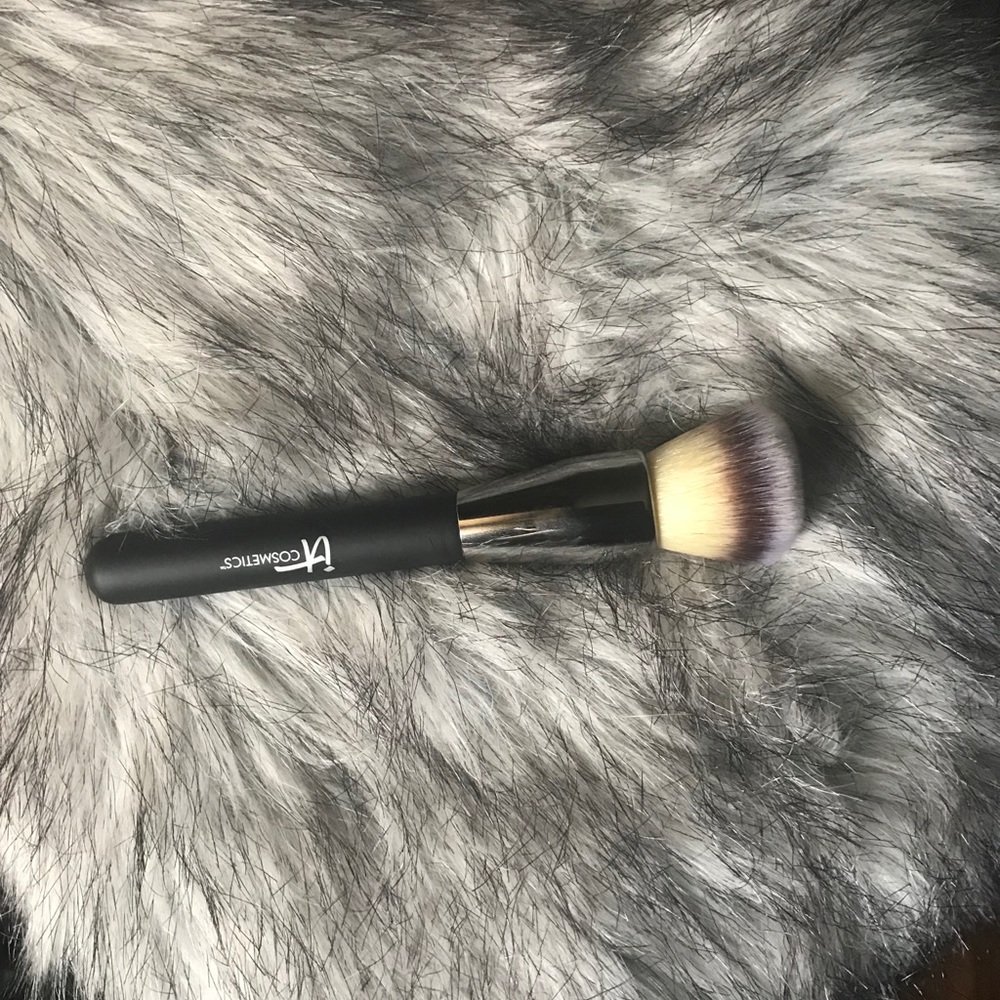 ✨IT Cosmetics Heavenly Luxe Foundation Brush✨